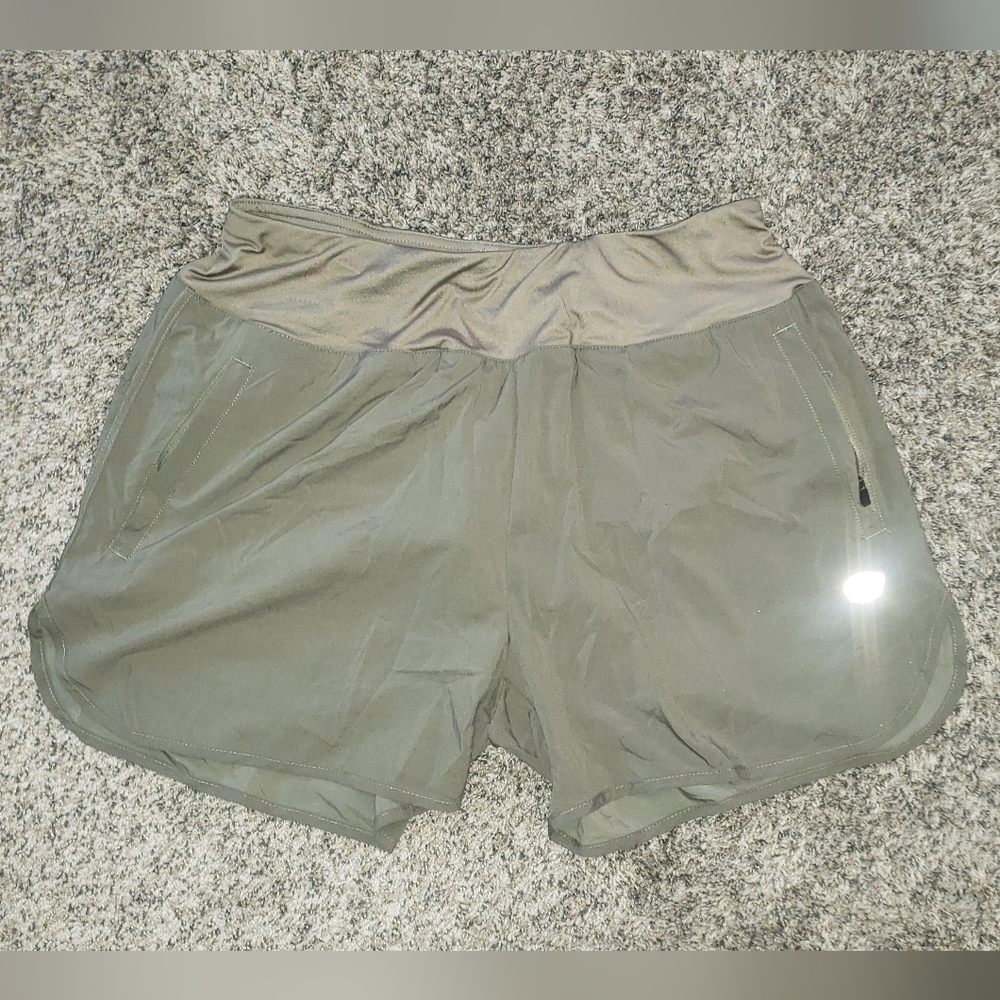 Maroaut|NWT| Relaxed Fit Athletic Shorts with Curved Hem